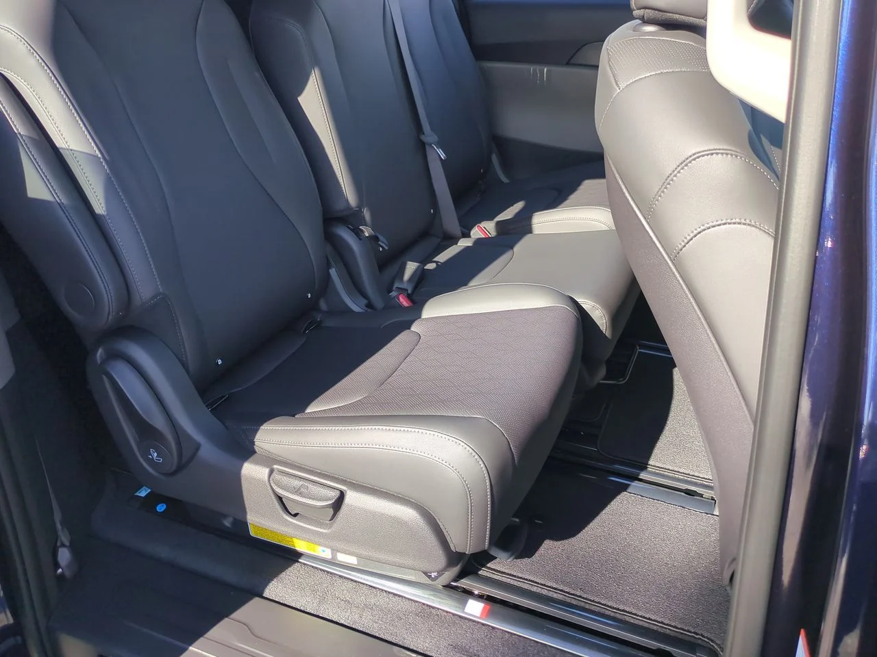 New 2026 Deep Chroma Blue Kia LXS image 26