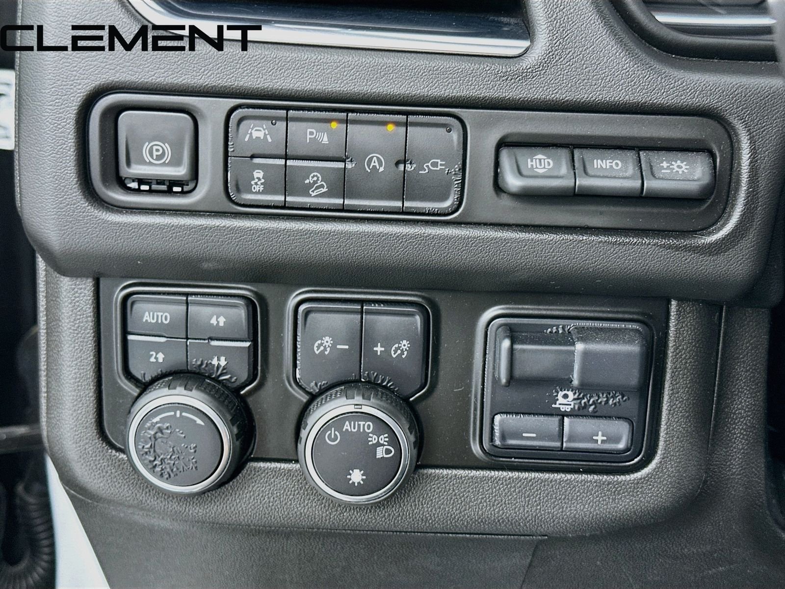 2021 Chevrolet Suburban Premier - Photo 13