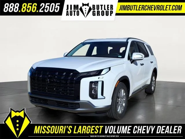 Used 2025  Hyundai SEL image 1