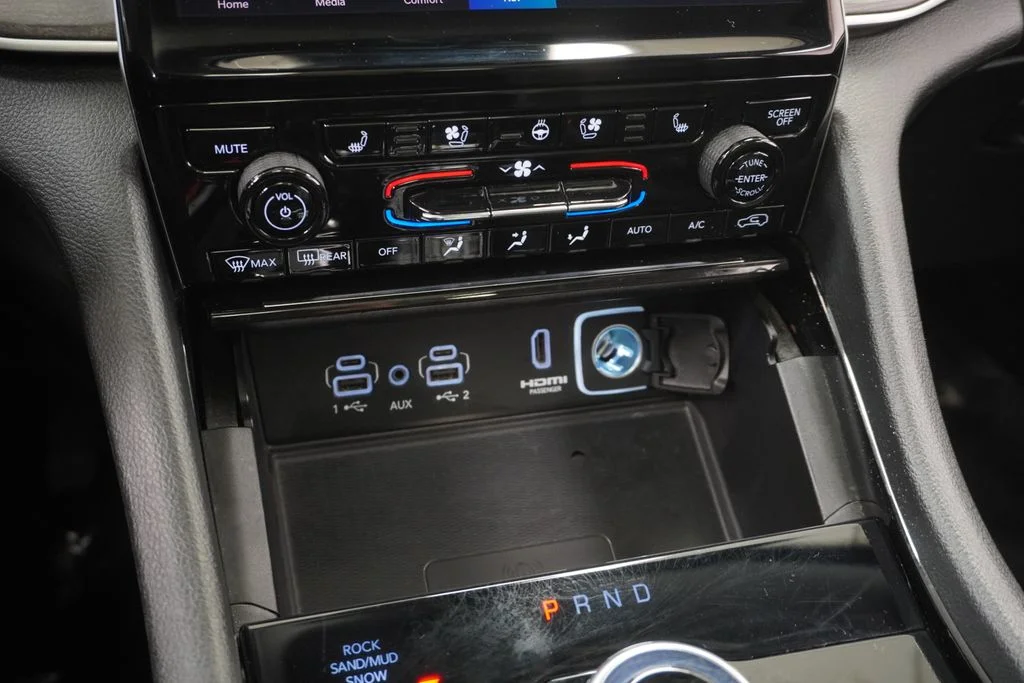 Used 2022 White Jeep 4xe image 41