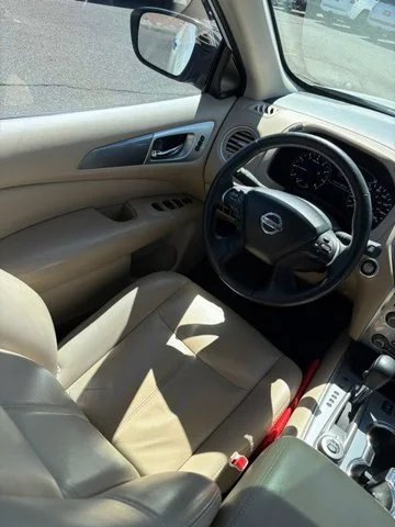 Used 2018 Pearl White Nissan SL image 11