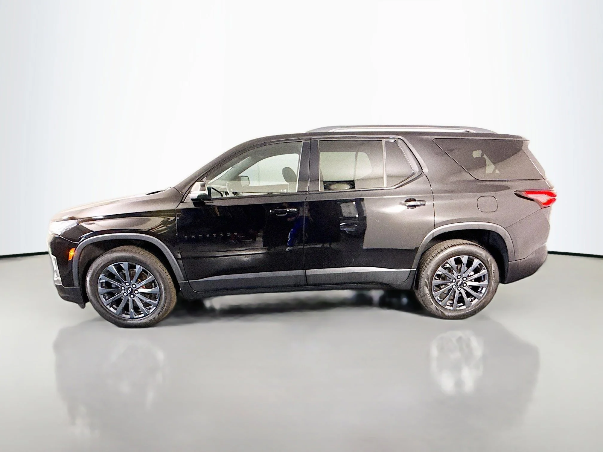 Used 2022 Mosaic Black Metallic Chevrolet RS image 4