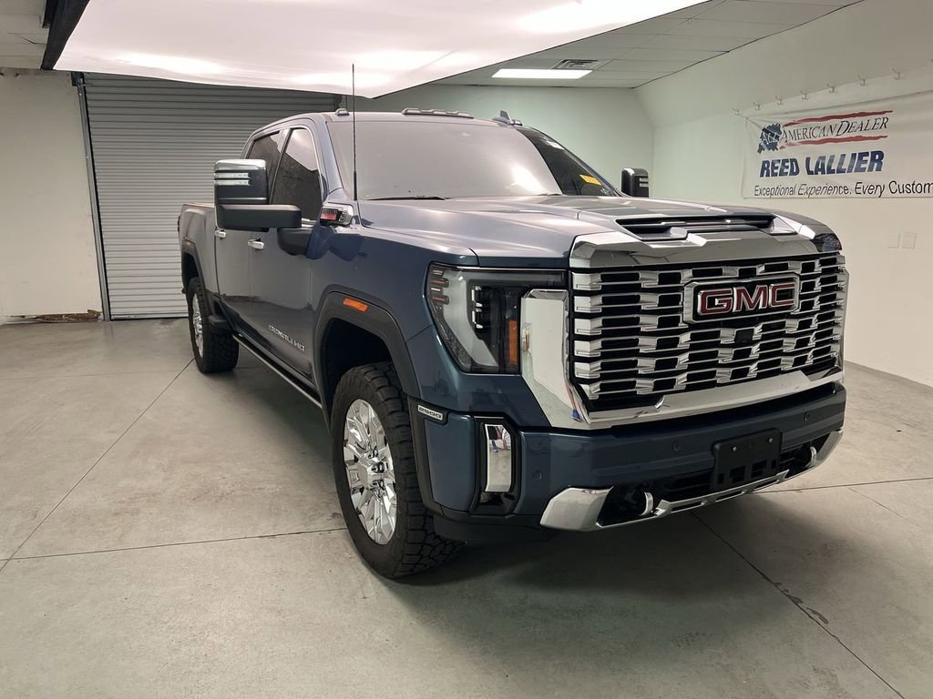 2024 GMC Sierra 4WD Crew Cab Standard Box Denali's photo