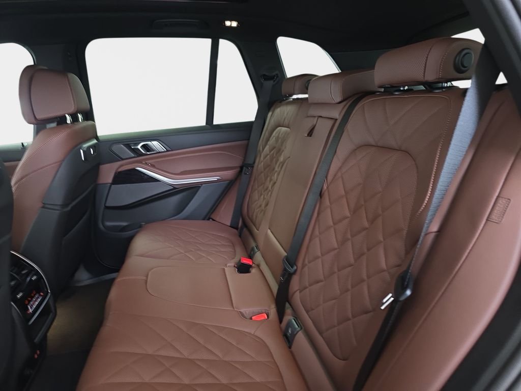 New 2026 Manhattan Green Metallic BMW sDrive40i image 9