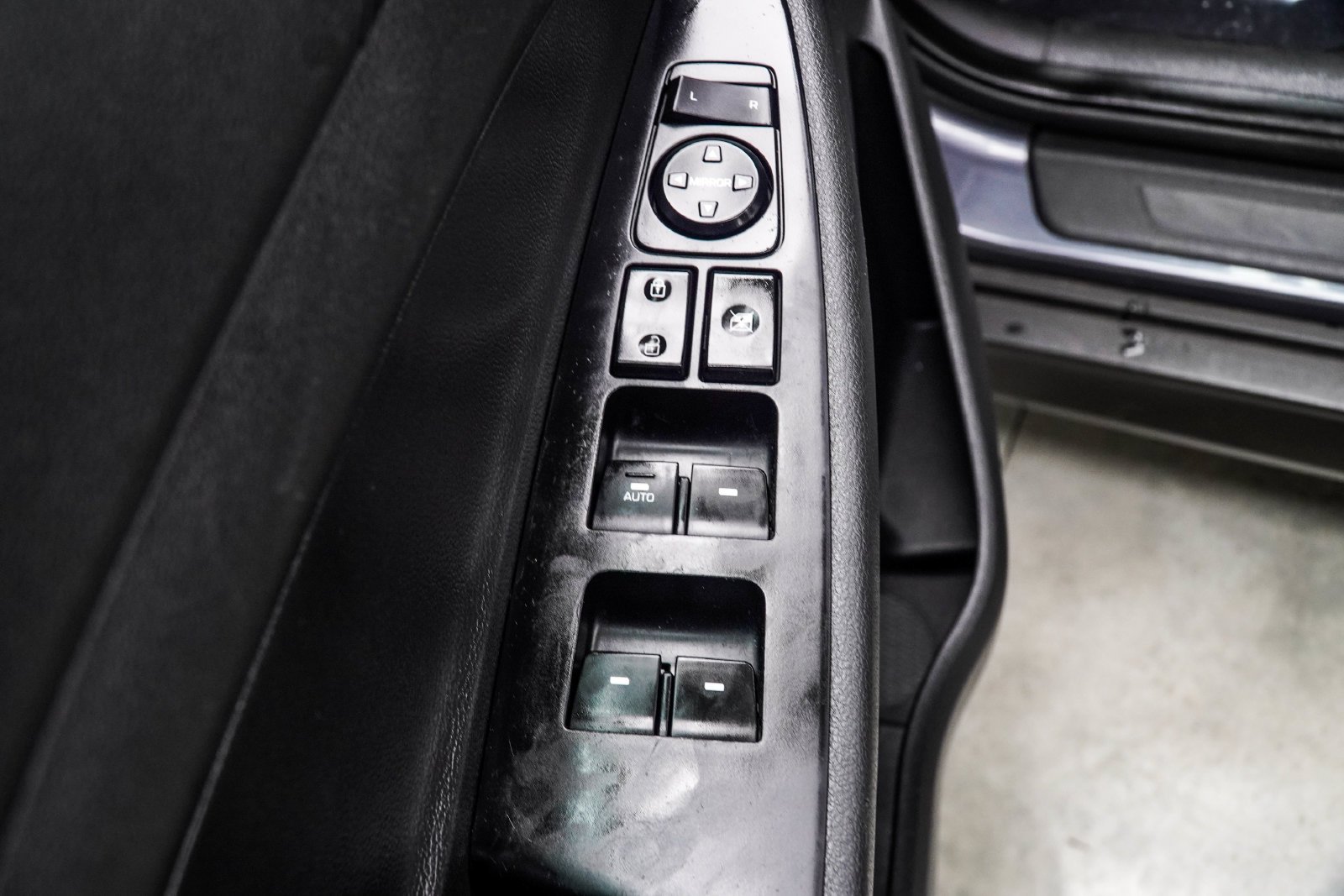 Used 2016 Gray Hyundai Eco image 34