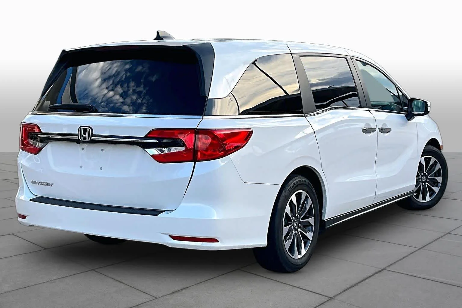 Used 2024 Platinum White Pearl Honda EX-L image 12