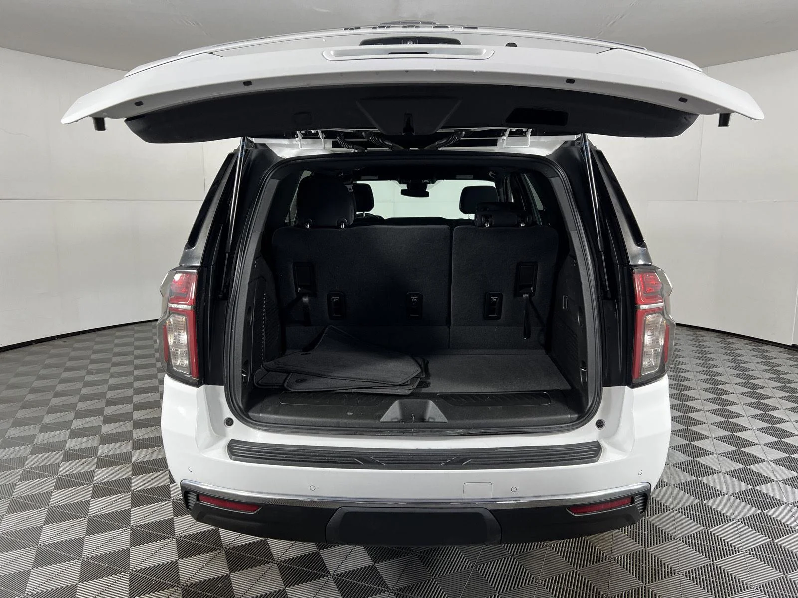 Used 2024 Summit White Chevrolet LS image 48