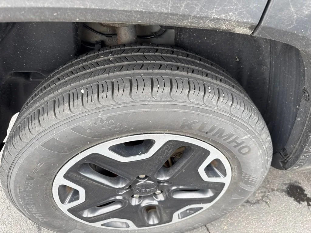 Used 2017 Gray Jeep Trailhawk image 34