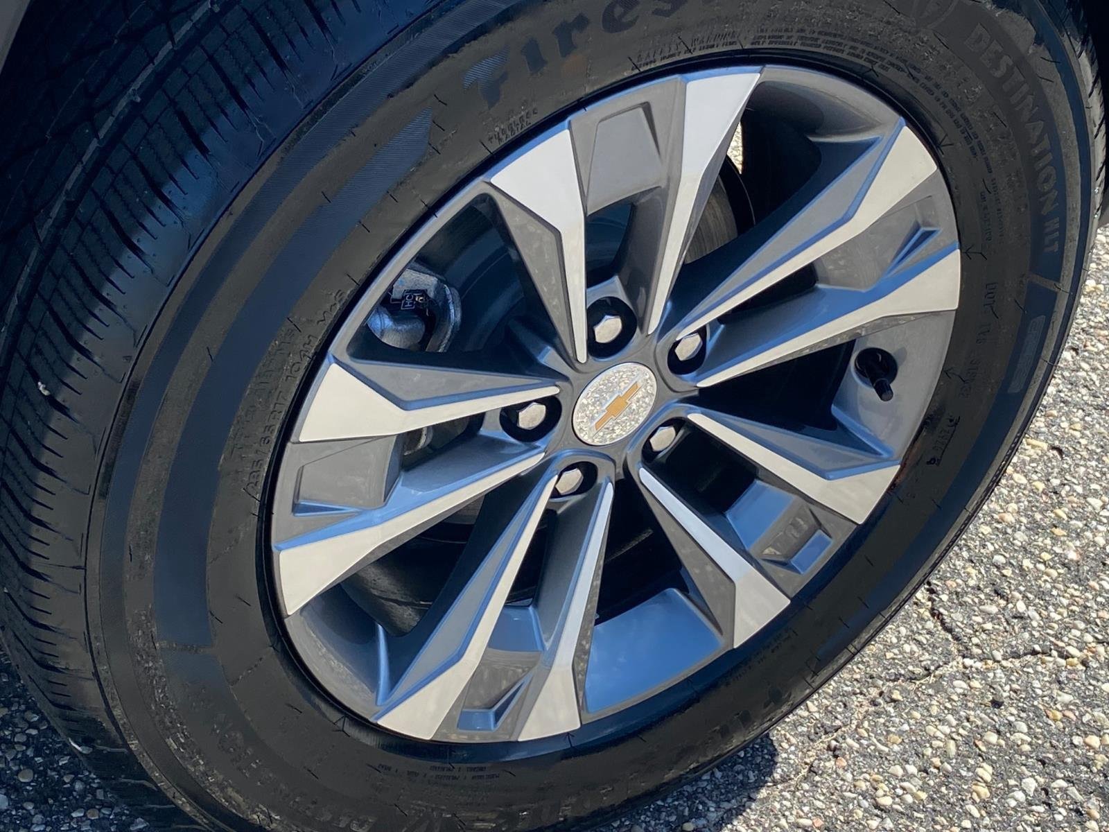 New 2027 Summit White Chevrolet LT image 21