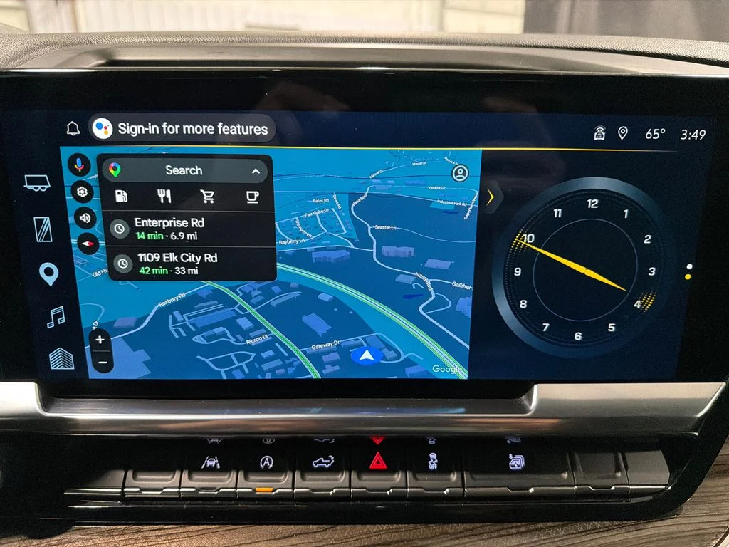 Used 2025 Summit White Chevrolet LT image 31