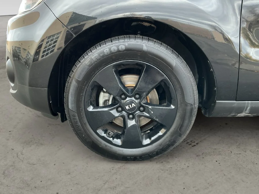 Used 2019 Black Kia Base image 9