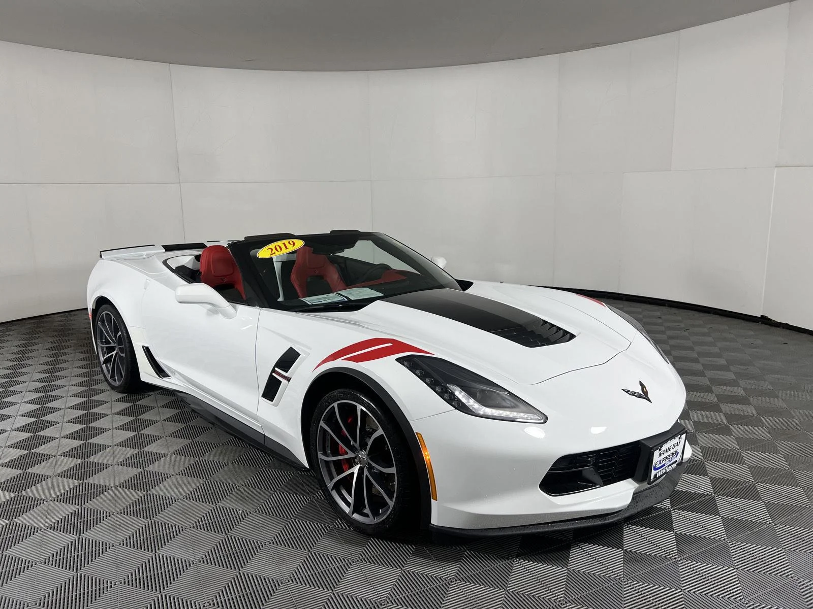Used 2019 ARCTIC WHITE Chevrolet Grand Sport 2LT image 23
