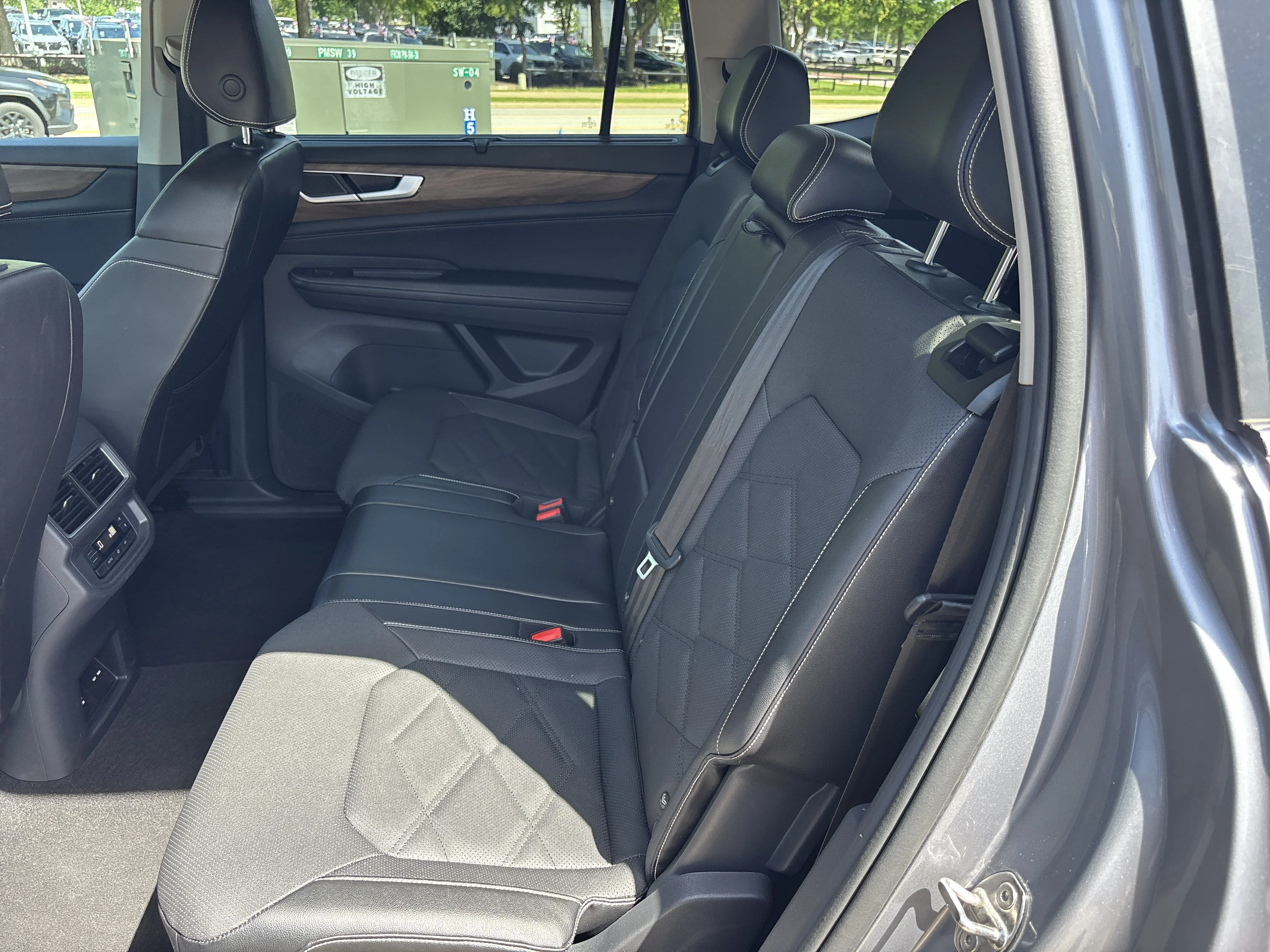 Used 2024 Silver Mist Metallic Volkswagen 2.0T SE w/Technology 4Motion image 17