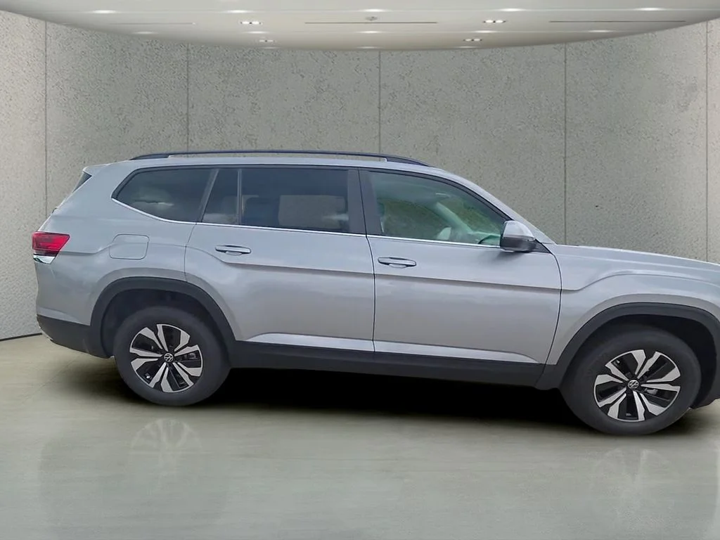 New 2026 Silver Volkswagen 2.0T SE image 31
