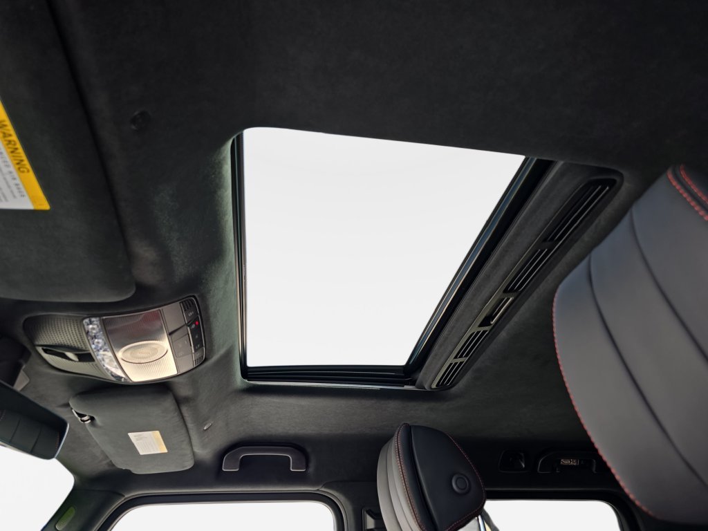 Used 2026 White Mercedes-Benz G 550 image 33