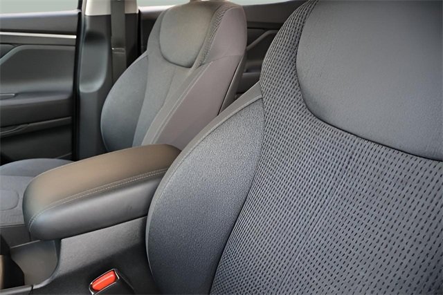 2020 Hyundai Santa Fe SE photo 3