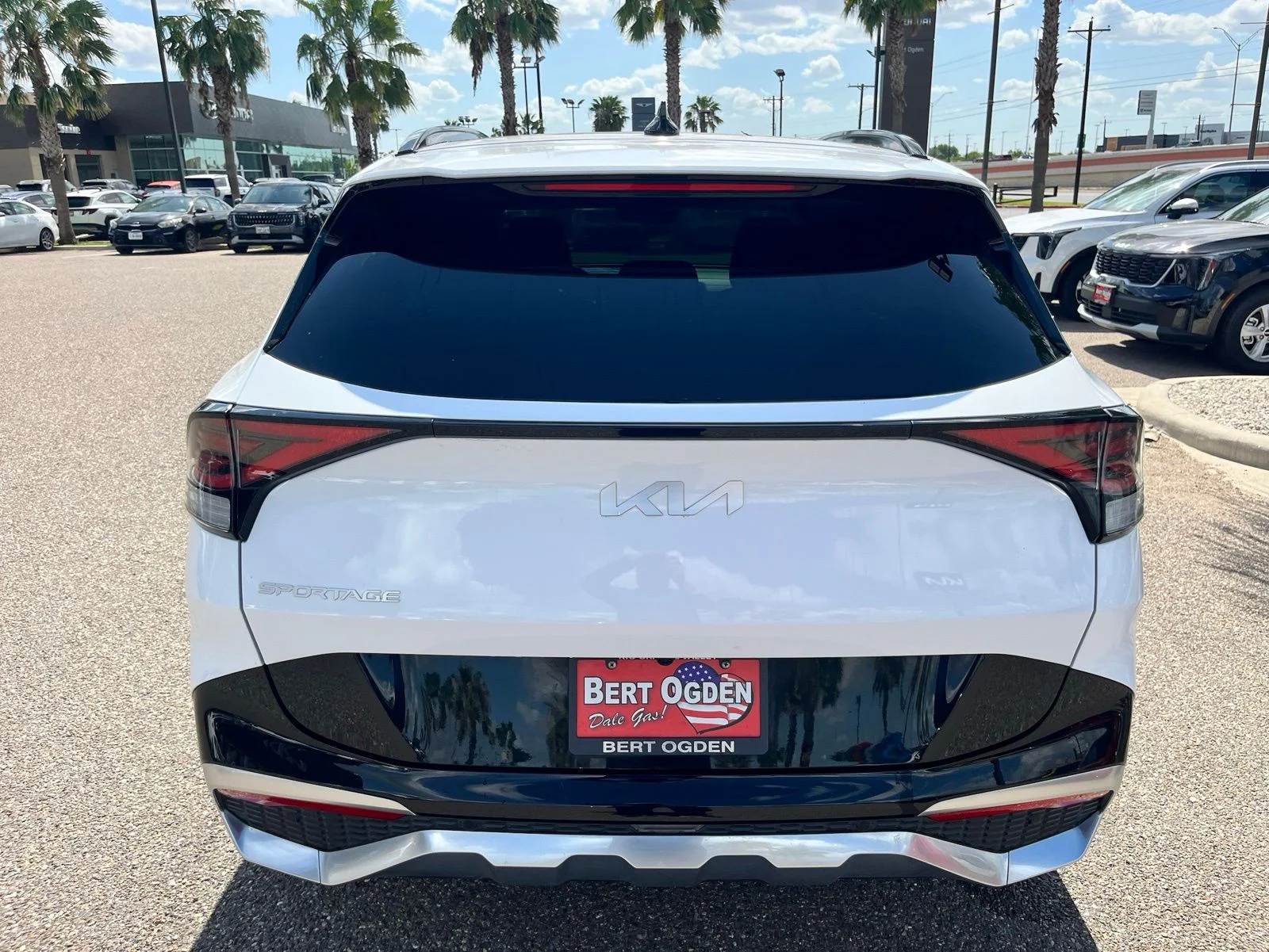 Used 2023 White Kia SX-Prestige image 5