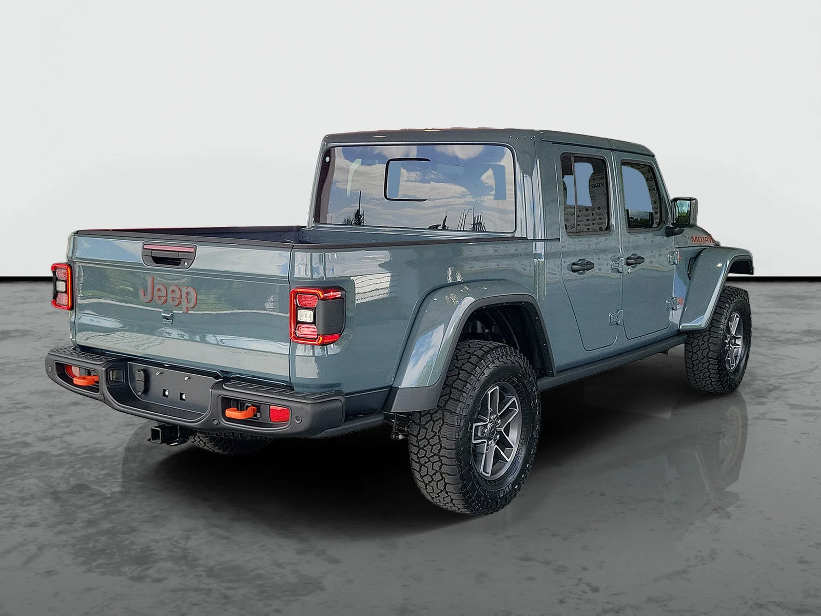 New 2025 Anvil Clear-Coat Exterior Paint Jeep Mojave X image 1