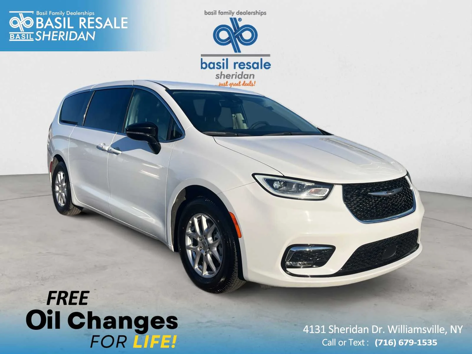2024 Chrysler Pacifica Touring L's photo