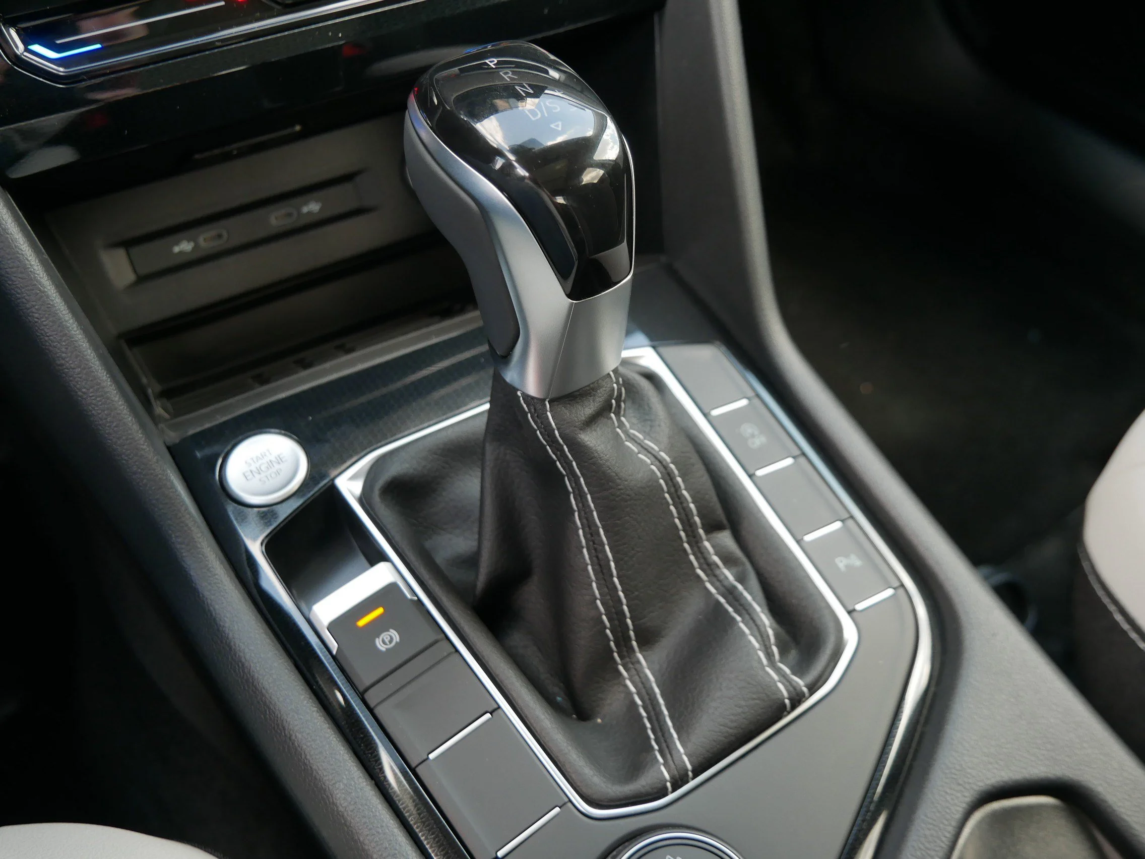 New 2026 Monterey Blue Pearl Volkswagen SE image 9