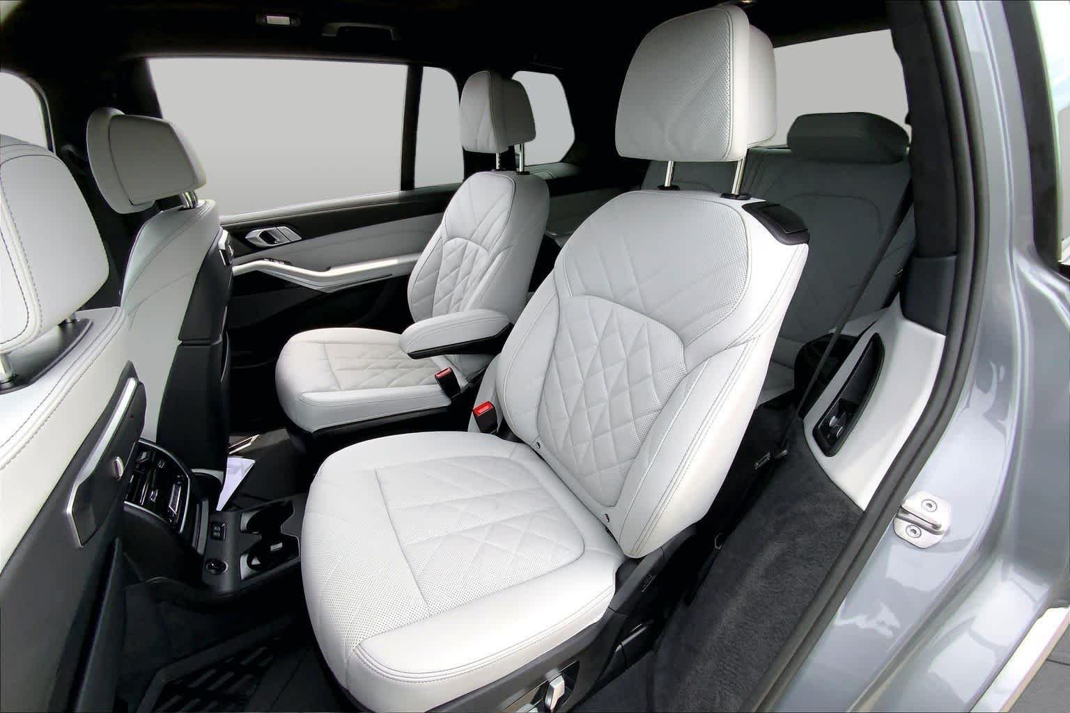 Used 2025 Skyscraper Grey Metallic BMW xDrive40i image 19