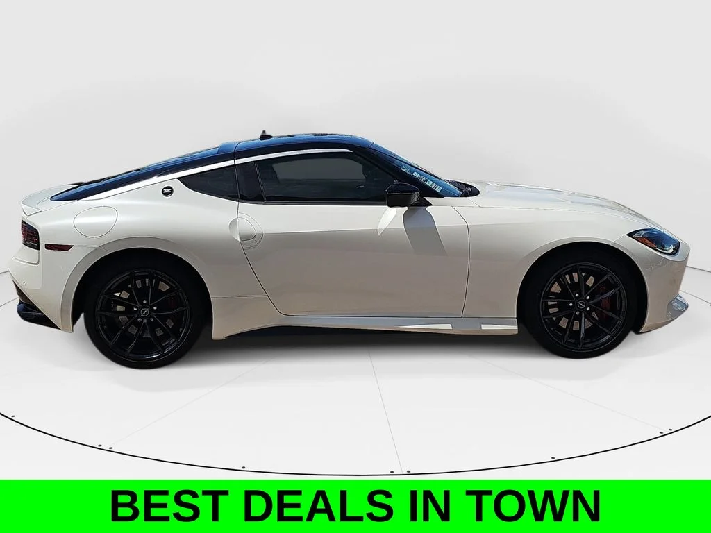 Used 2025 White Nissan Performance image 2