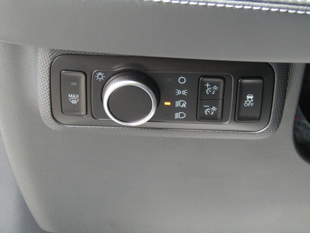 Used 2025 Star White Ford Premium image 19