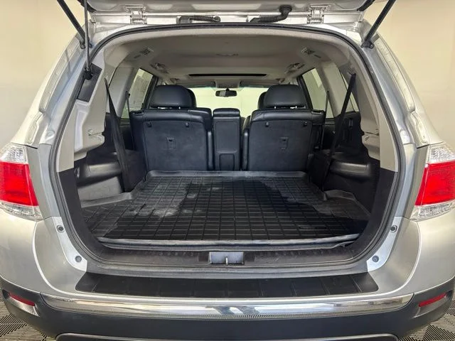 Used 2013 Classic Silver Metallic Toyota SE image 20