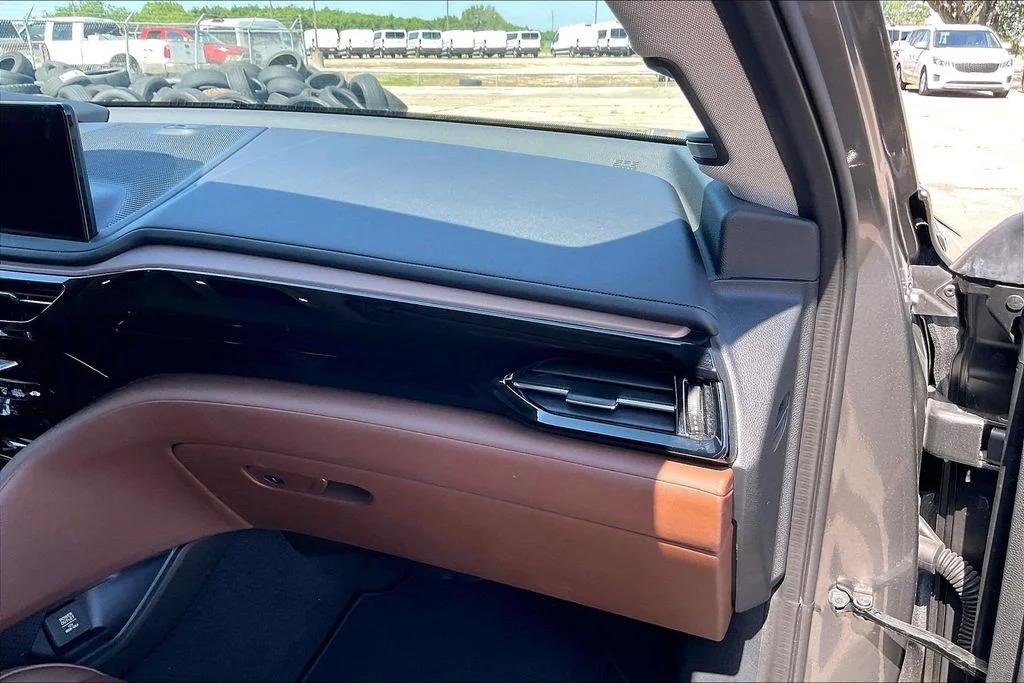 Used 2025  Acura Technology Package image 23