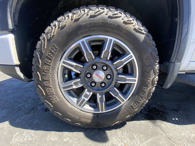 Used 2024 Summit White GMC AT4 image 10