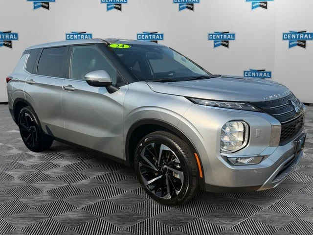 Used 2024 Silver Mitsubishi SE image 6