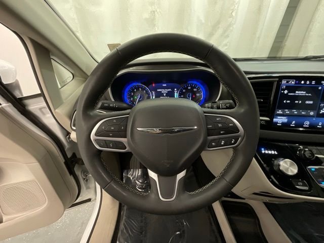 Used 2023 White Chrysler Touring L image 11