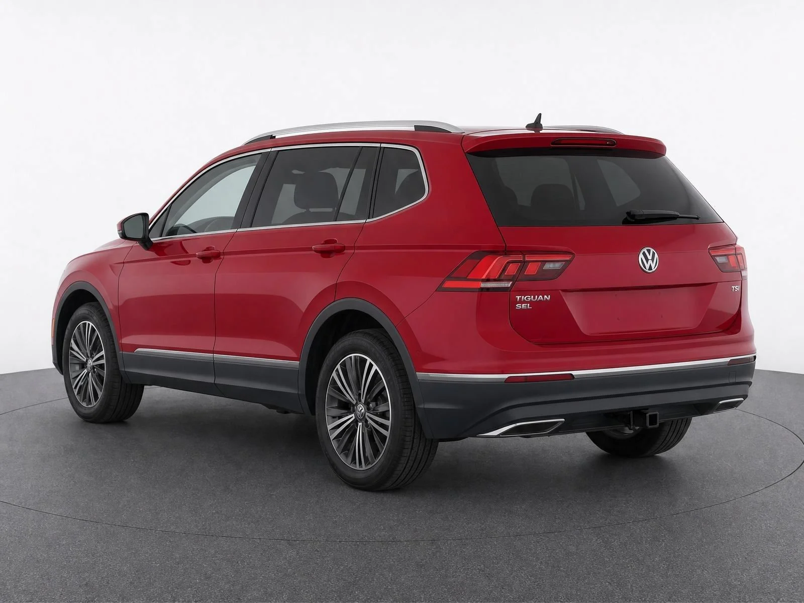 Used 2018 Cardinal Red Metallic Volkswagen 2.0T SEL image 4