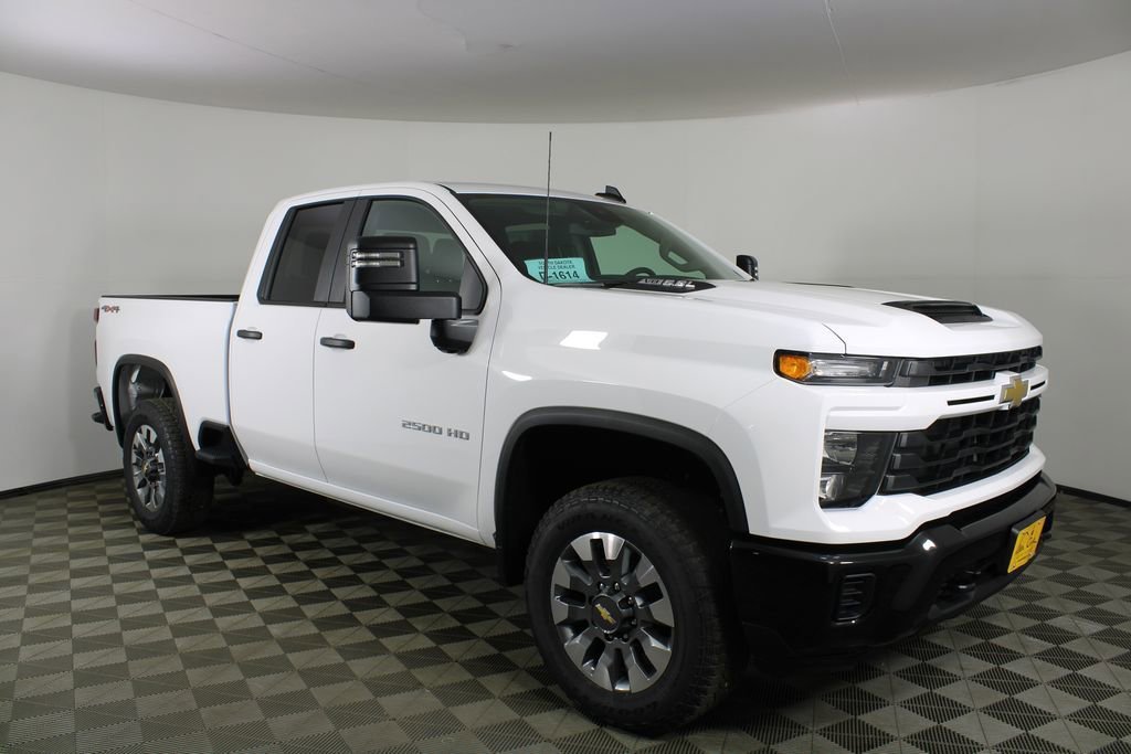 Summit White 2026 Chevrolet Silverado 2500HD Custom Double Cab 4WD Pickup Truck Four-Wheel Drive