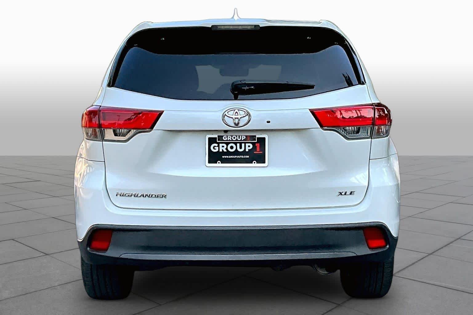 Used 2017 Blizzard Pearl Toyota XLE image 5