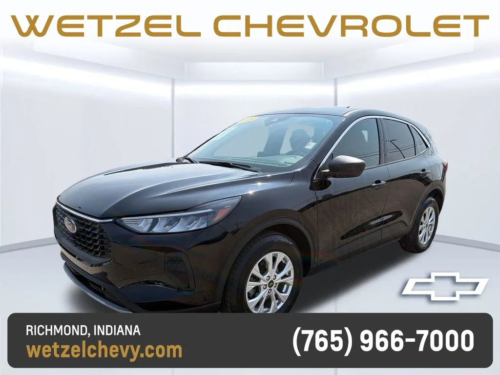 Used 2023 Black Ford Active image 3