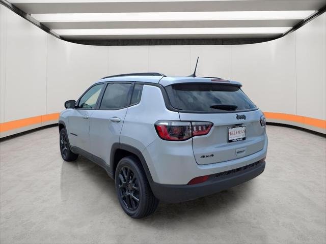 New 2026 Silver Zynith Metallic Clear-Coat Exterior Paint Jeep Latitude image 4
