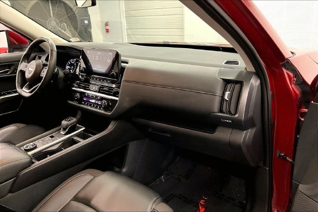 Used 2024 Scarlet Ember Nissan SL image 19