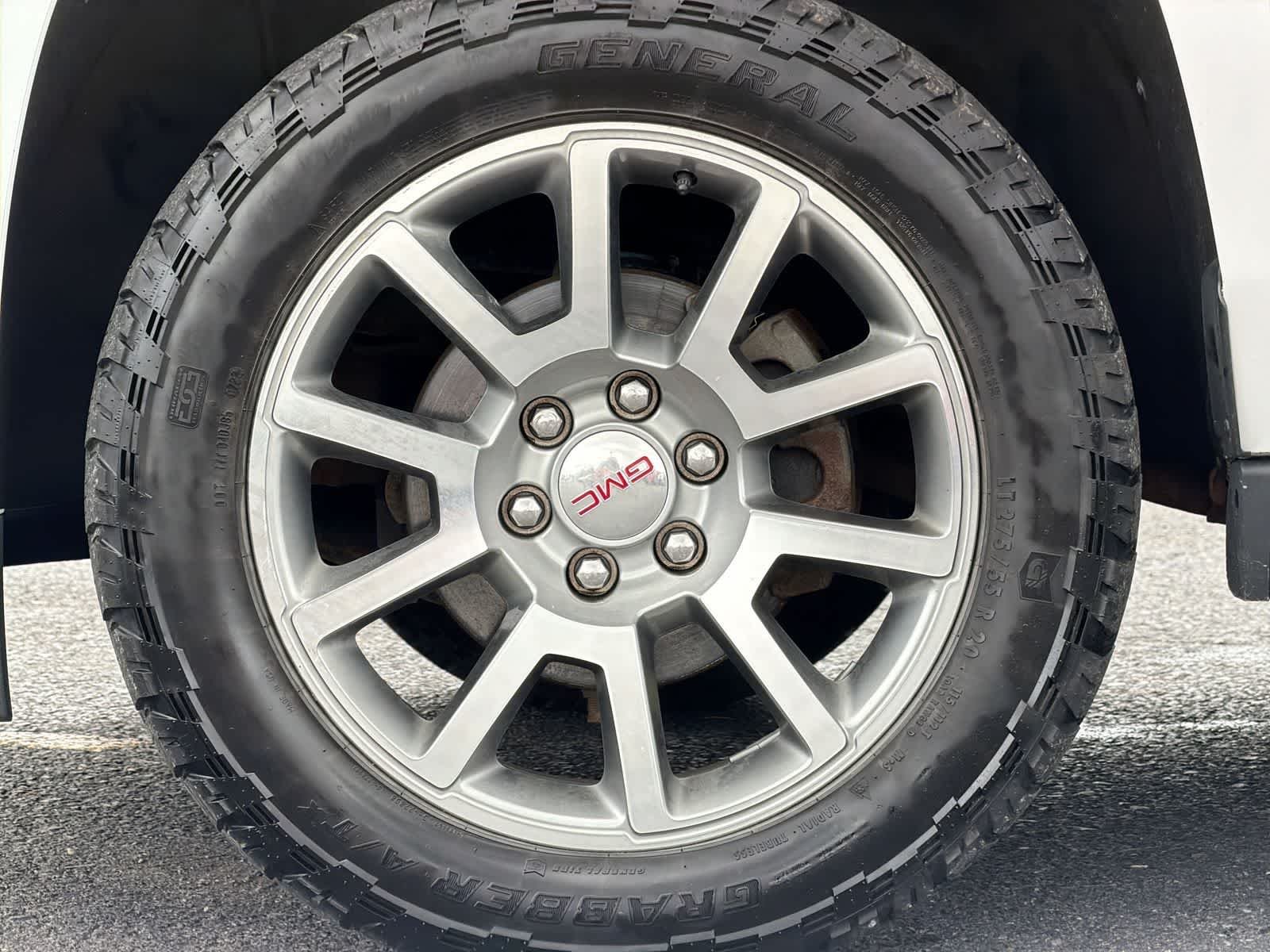 Used 2019 White Frost Tricoat GMC Denali image 14
