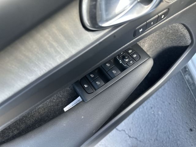2023 Volvo XC40 Plus - Photo 18