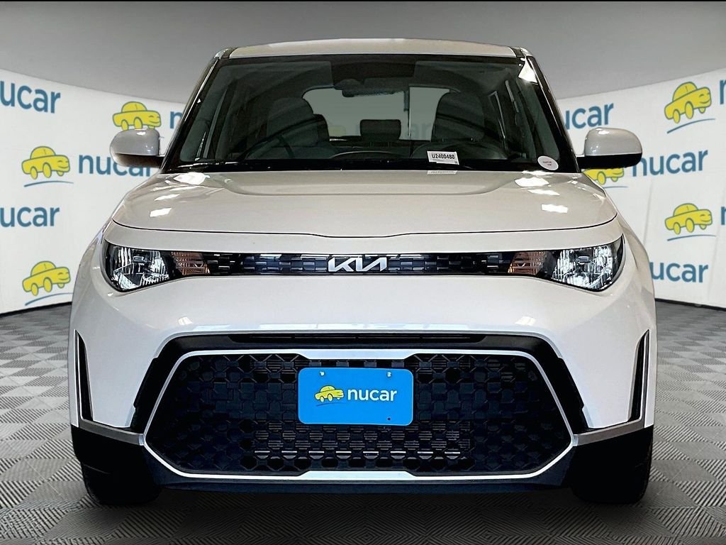 Used 2025 White Kia S image 2