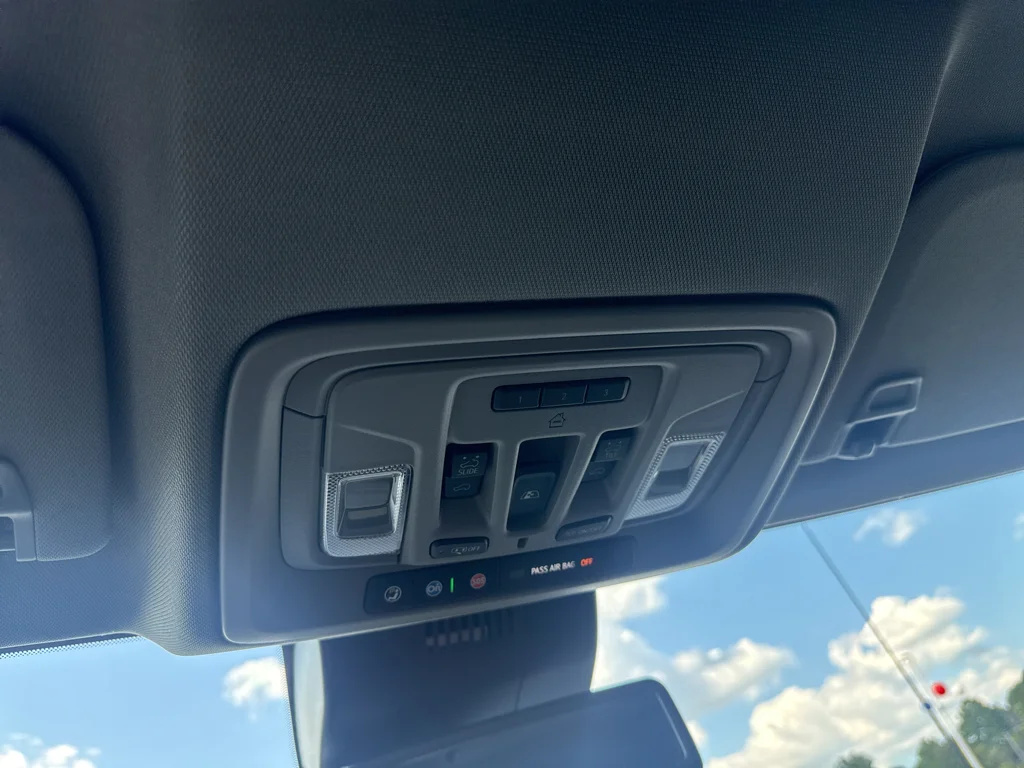 Used 2025 Onyx Black GMC Denali image 24
