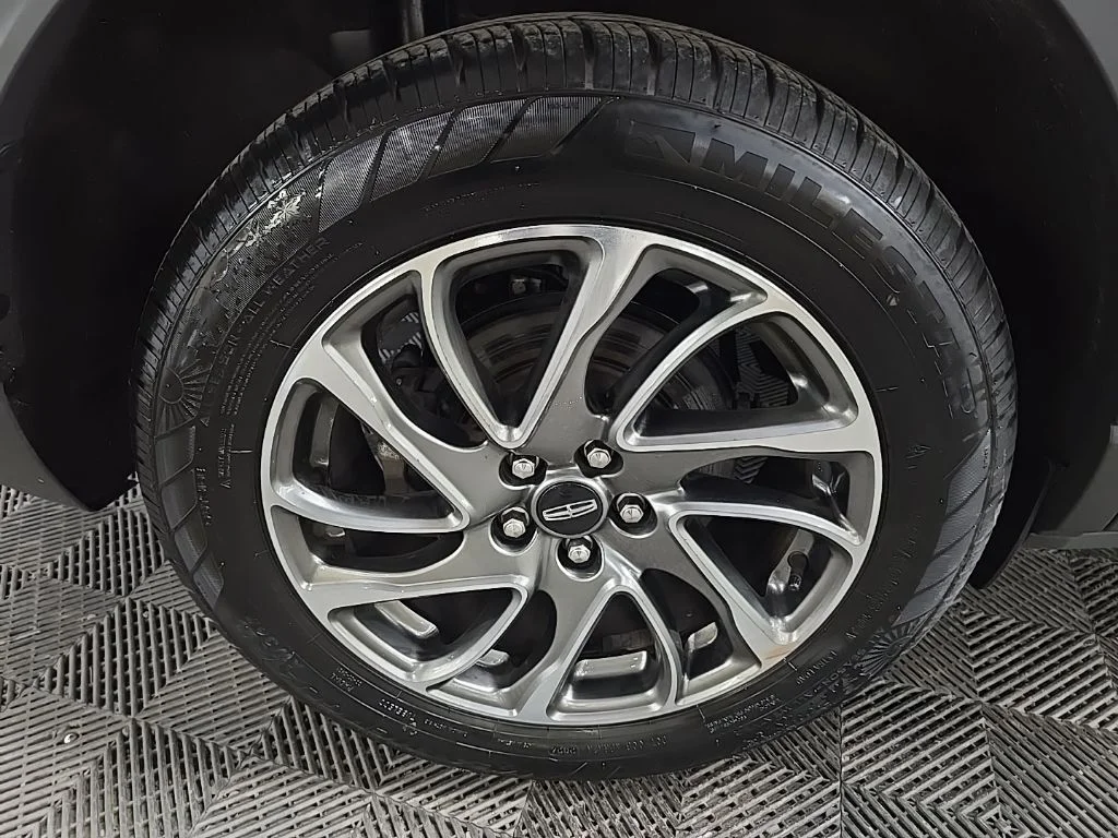 Used 2022 Radiance Metallic Lincoln Standard image 18