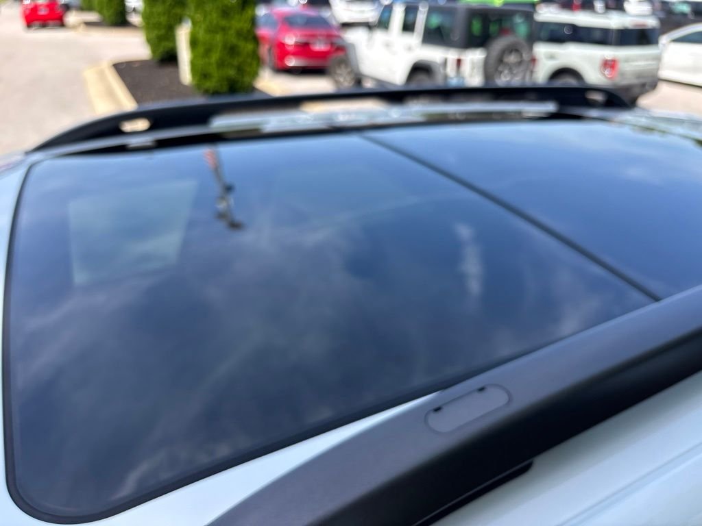 Certified Used 2021 White Jeep Latitude Lux image 34