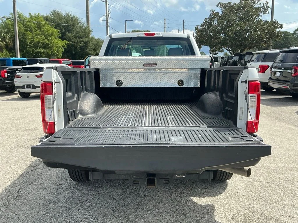 Used 2018 White Ford XL image 17