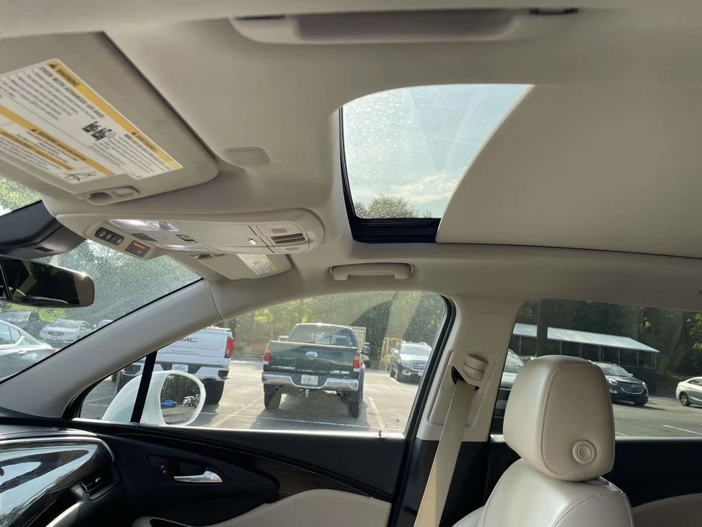 Used 2020 SUMMIT WHITE Buick Premium II image 22