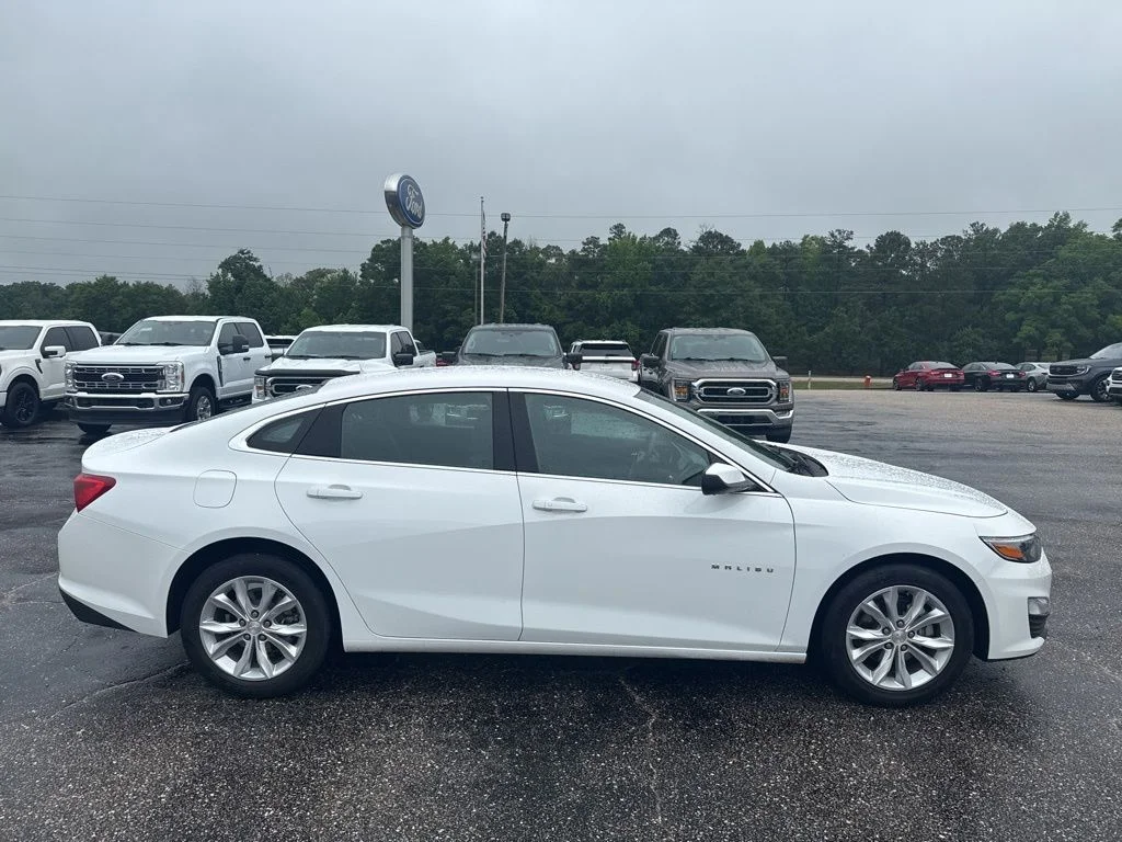 Used 2025 White Chevrolet LT image 21