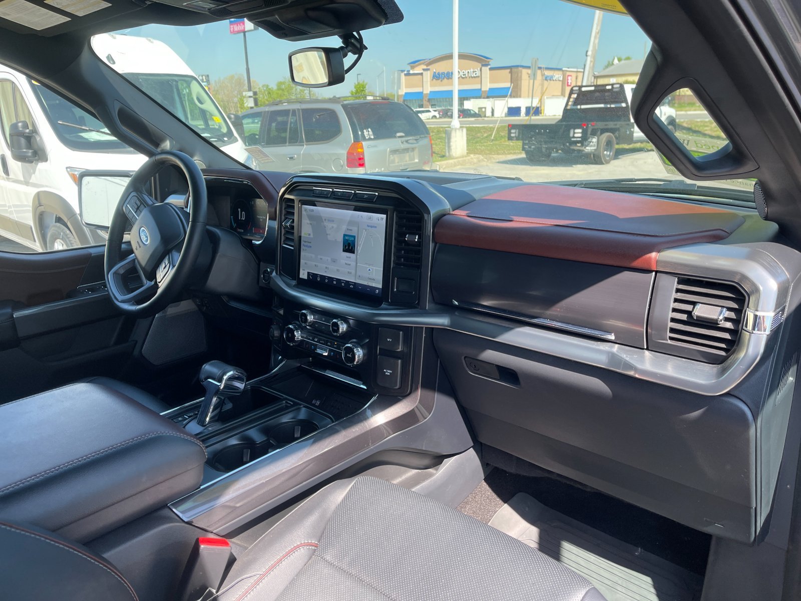 Used 2023 Gray Metallic Ford Lariat image 17