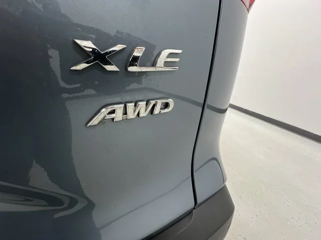 Used 2023  Toyota XLE image 33