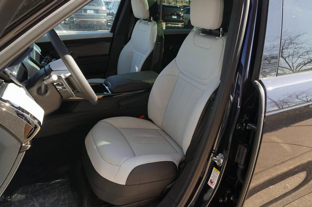 New 2026 Constellation Blue Ultra Metallic Gloss Land Rover Dynamic SE image 14